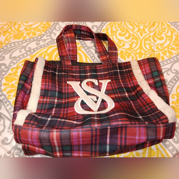 SOLD VICTORIA SECRET PLAID TOTE BAG - Picture 1 of 7